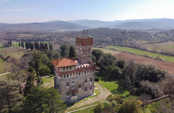 Villa Coppodé in stile castello neo-medievale, Arezzo – Tosc...